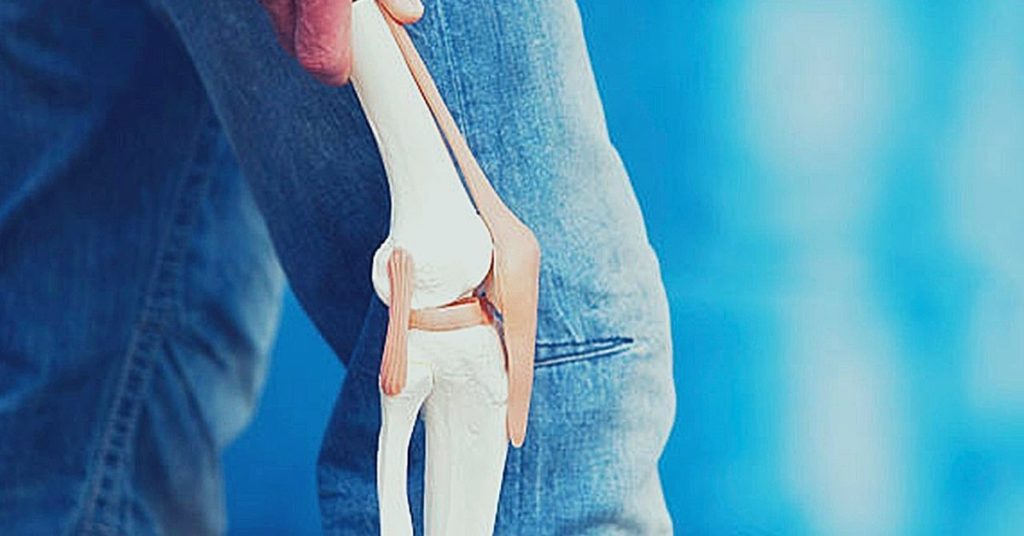 Essential Oils For Knee Pain (When & How To Use) +Best Oils!